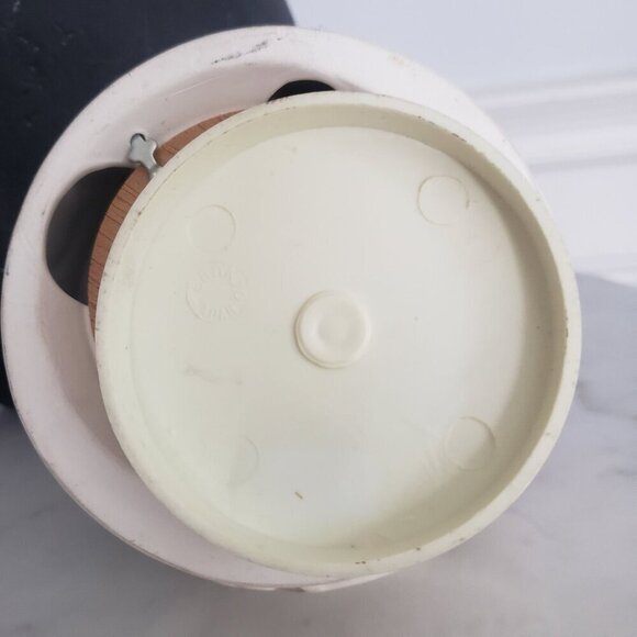 Vtg Josef Originals Loving Couple Ceramic Moving Figurine & Rotating Music Box - Picture 5 of 15